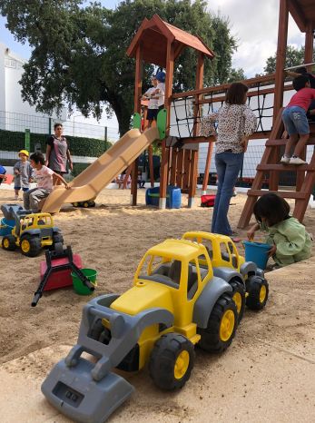 Atividades conjuntas que decorreram no novo espaço exterior do Jardim de Infância, no dia 15 de setembro de 2023, entre o 1.º ano Manuel Ferreira Patrício e o Jardim de Infância Manuel Ferreira Patrício.