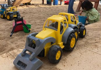 ATIVIDADES CONJUNTAS QUE DECORRERAM NO NOVO ESPAÇO EXTERIOR DO JI NO DIA 15 DE SETEMBRO DE 2023 ENTRE O 1.º ANO MFP E O JARDIM DE INFÂNCIA MFP - UMA MANHÃ DE REENCONTROS PRIVILEGIANDO O QUE HÁ DE MAIS IMPORTANTE, O BRINCAR.