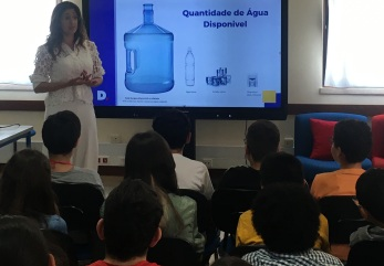 A sessão sobre a água - H2O com conta e medida - foi realizada em articulação com a DECO, para as turmas de 5.º e 7.º anos.